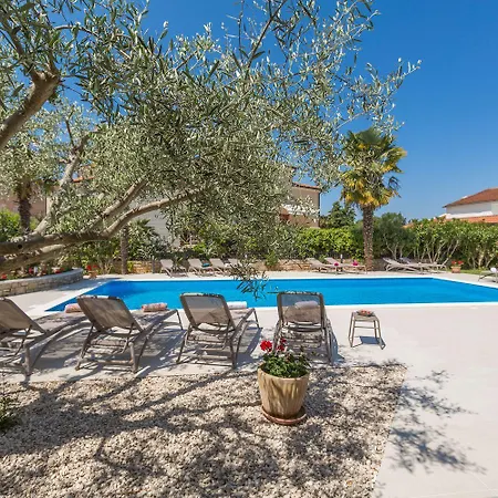 Apartment Lauschiges Mit 60m2 Pool, Babybett, Waschmaschine, Grillbereich - Nur 800 Meter Zum *