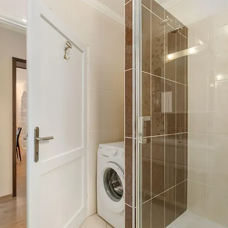 Apartment Lauschiges Mit 60m2 Pool, Babybett, Waschmaschine, Grillbereich - Nur 800 Meter Zum Porec