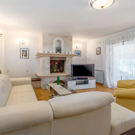 Lauschiges Mit 60m2 Pool, Babybett, Waschmaschine, Grillbereich - Nur 800 Meter Zum * Porec