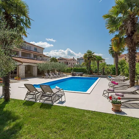 Lauschiges Mit 60m2 Pool, Babybett, Waschmaschine, Grillbereich - Nur 800 Meter Zum *