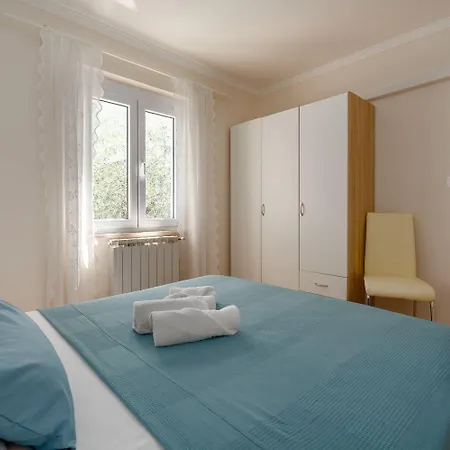 Lauschiges Mit 60m2 Pool, Babybett, Waschmaschine, Grillbereich - Nur 800 Meter Zum * Porec