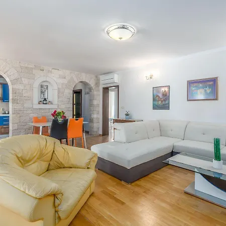 Apartment Lauschiges Mit 60m2 Pool, Babybett, Waschmaschine, Grillbereich - Nur 800 Meter Zum *