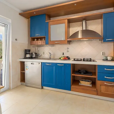 Apartment Lauschiges Mit 60m2 Pool, Babybett, Waschmaschine, Grillbereich - Nur 800 Meter Zum Poreč